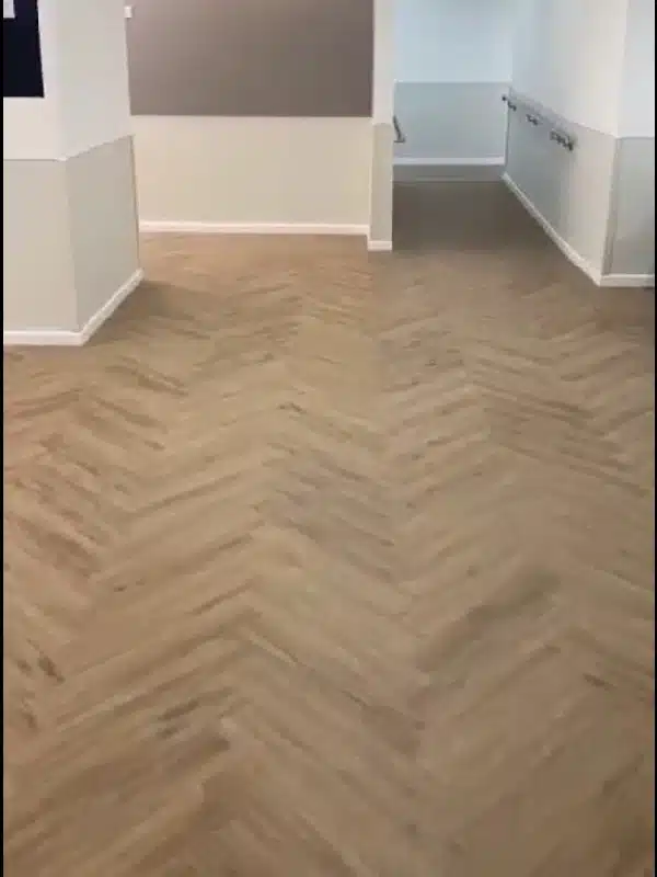 פרויקט מכירה והתקנה פרקט פישבון פולימרי בירושלים - פרקט אונליין